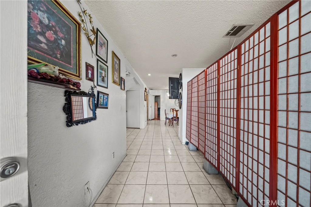 1875 W Slauson Avenue, Los Angeles, CA 90047 — photo 1
