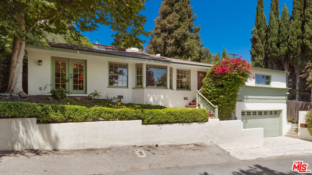 4065 Woodman, Los Angeles, CA 91423 — photo 1