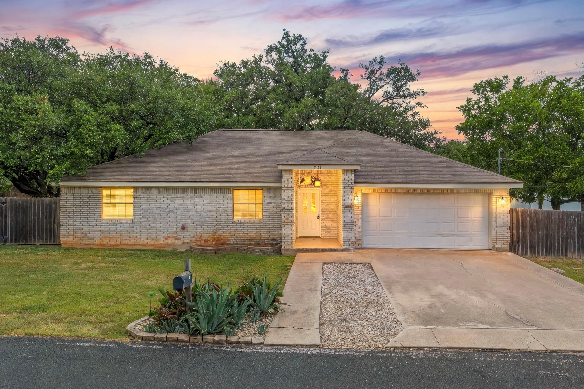 201 Pecan, Georgetown, TX 78628 — photo 1