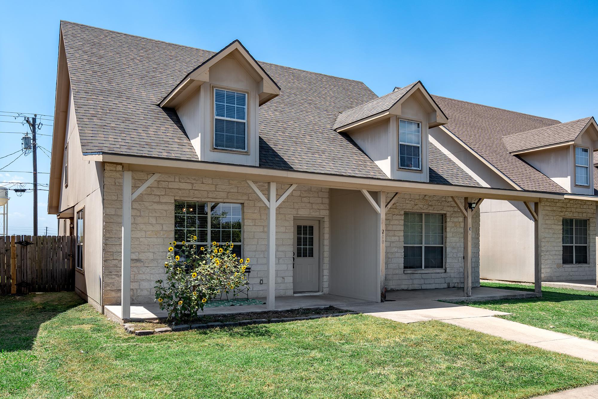 200 Sandstone, Jarrell, TX 76537 — photo 1