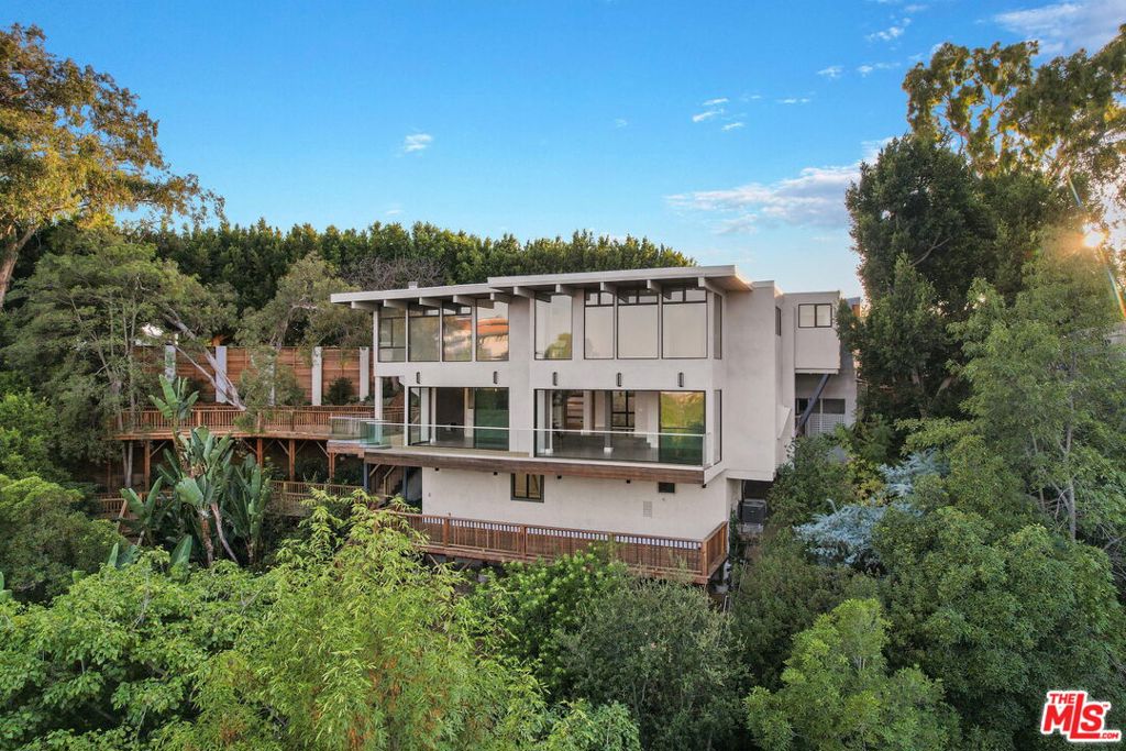 2000 Westridge Road, Los Angeles, CA 90049 — photo 1