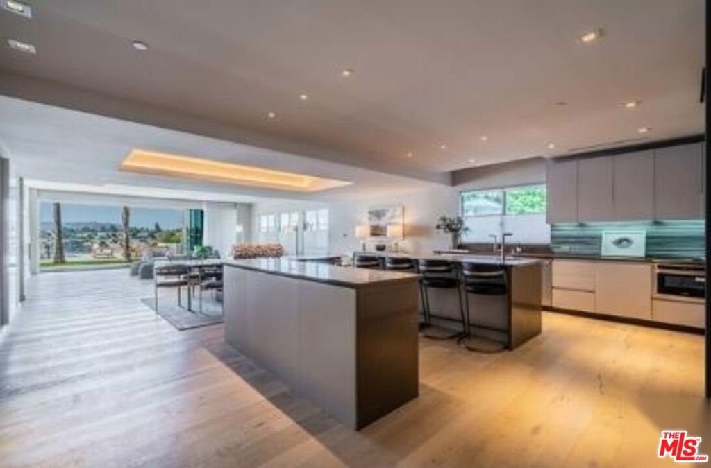 2391 Roscomare 403, Los Angeles, CA 90077 — photo 1