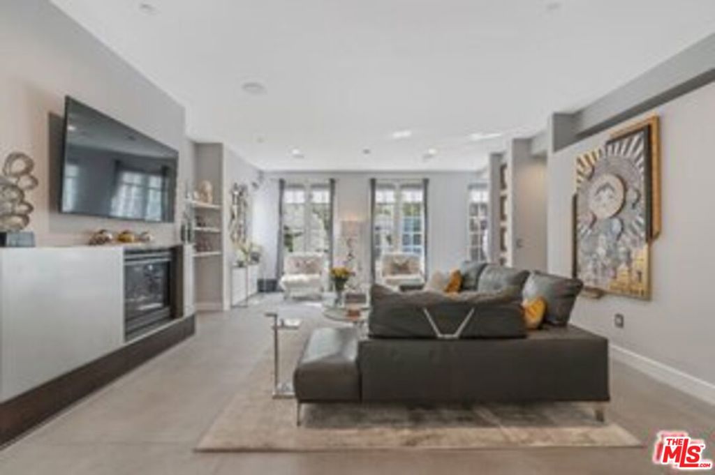 1250 N Harper Avenue 302, Los Angeles, CA 90046 — photo 1