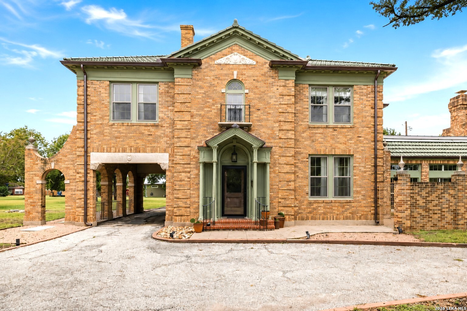 618 MAIN ST, Kerrville, TX 78028 — photo 1