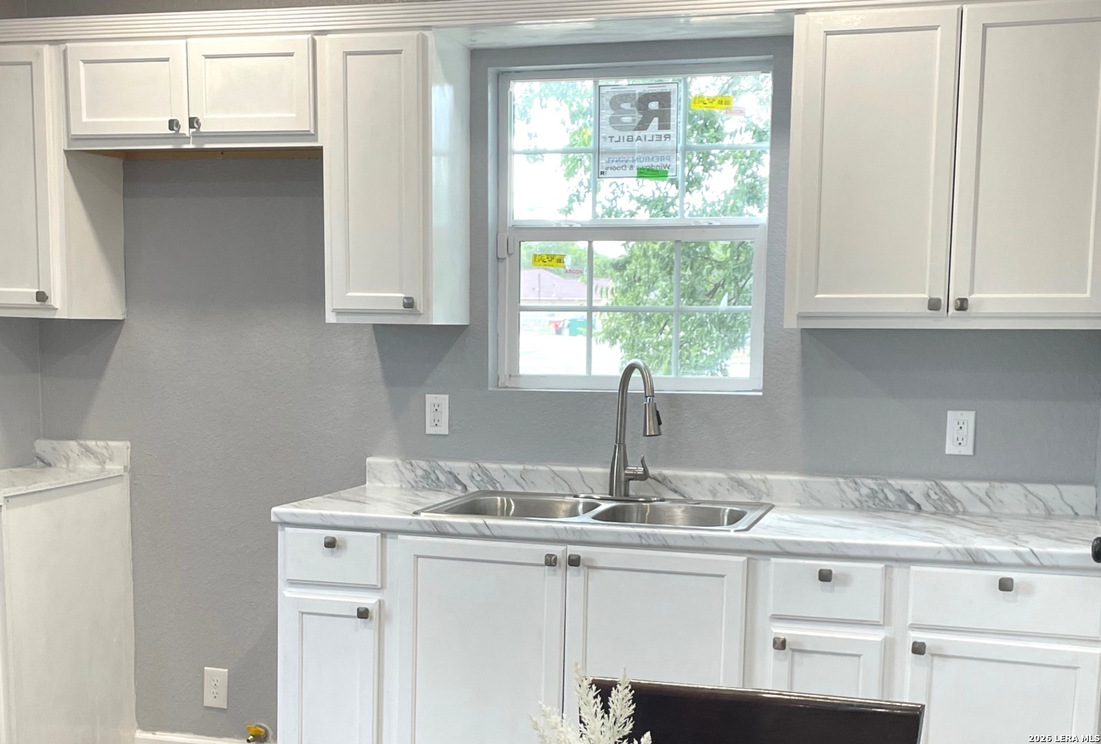811 Vickers, , 78211 — photo 1