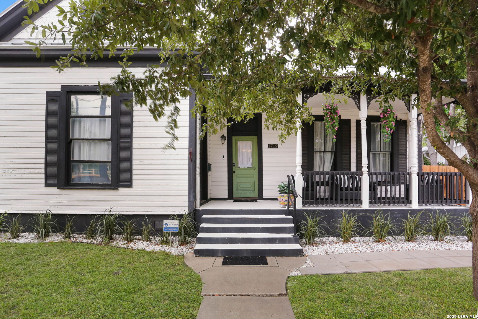 1712 N Pine St, San Antonio, TX 78208 — photo 1