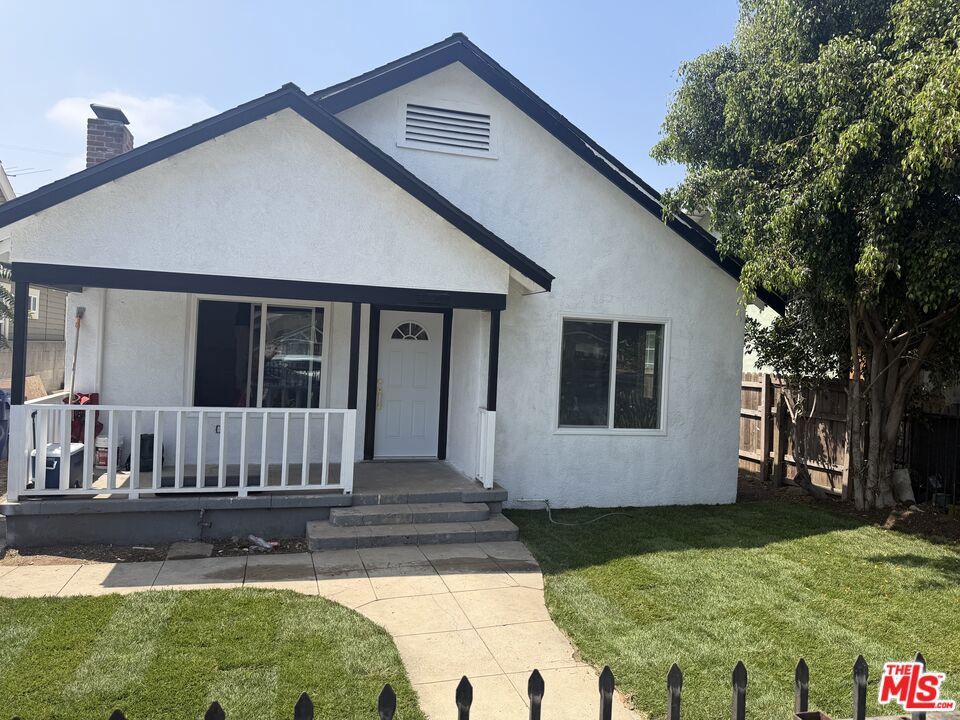 620 W 42nd Place, Los Angeles, CA 90037 — photo 1