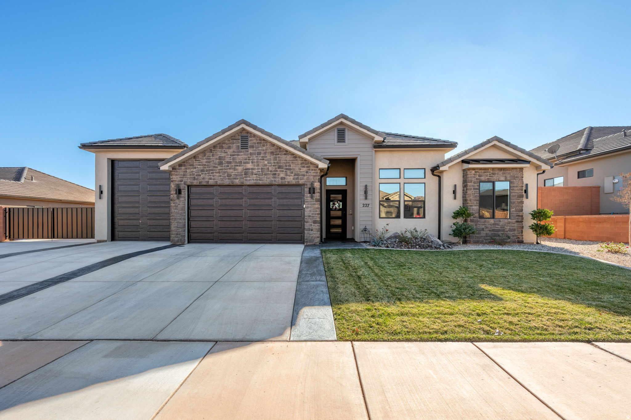 227 W UNITED WAY, Ivins, UT 84738 — photo 1