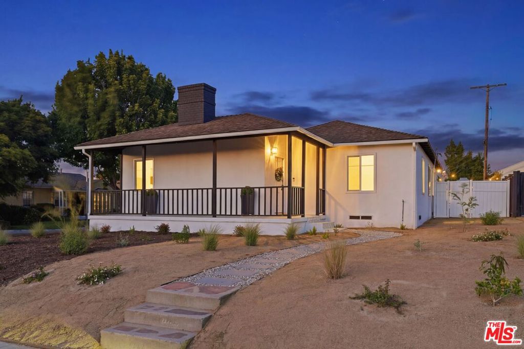 7800 S Victoria Avenue, Los Angeles, CA 90043 — photo 1