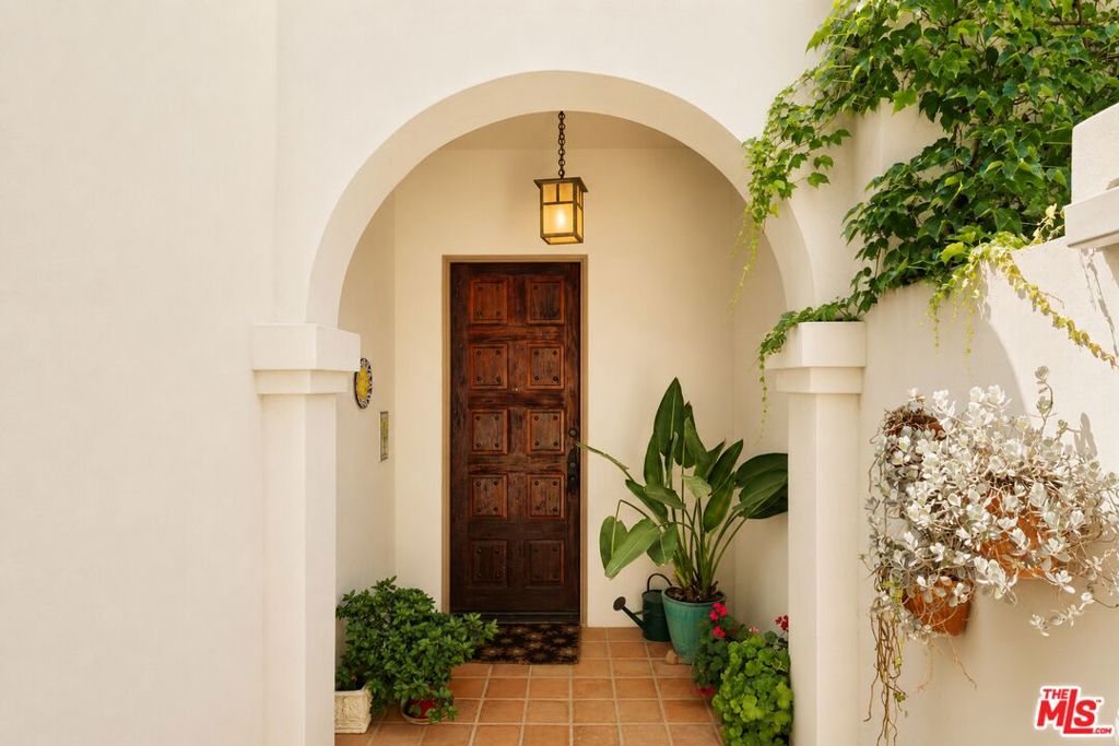 8935 Hollywood Hills Road, Los Angeles, CA 90046 — photo 1