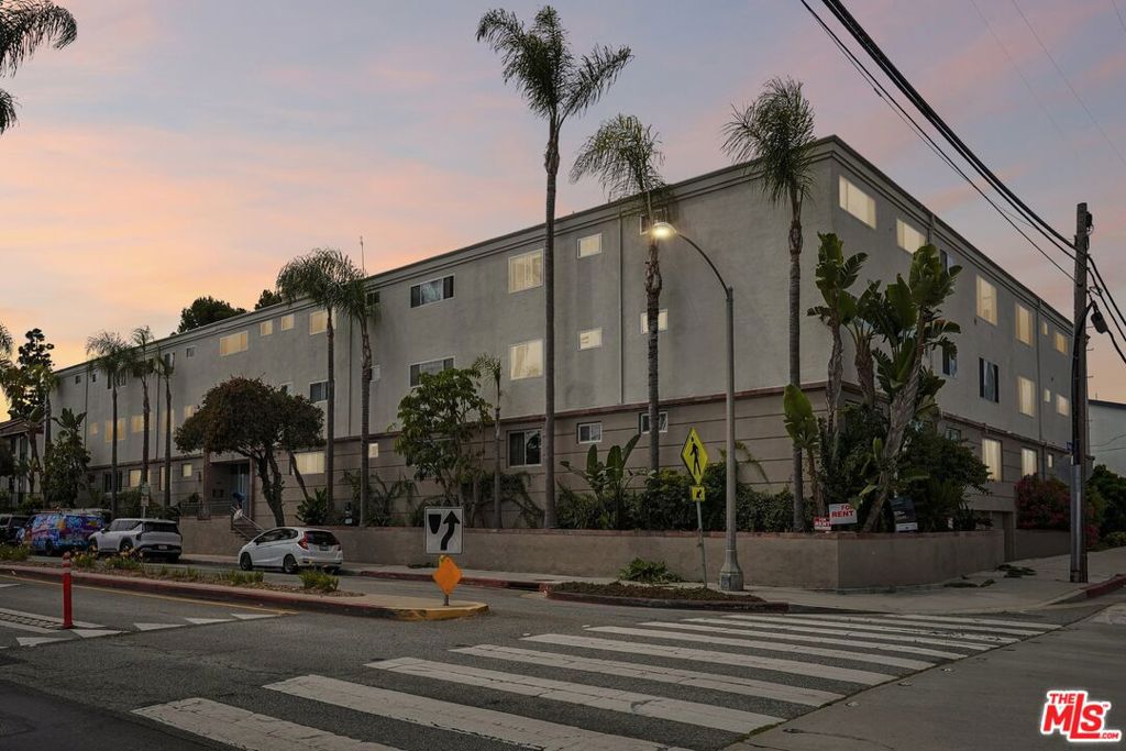 2002 4th Street 208, Santa Monica, CA 90405 — photo 1
