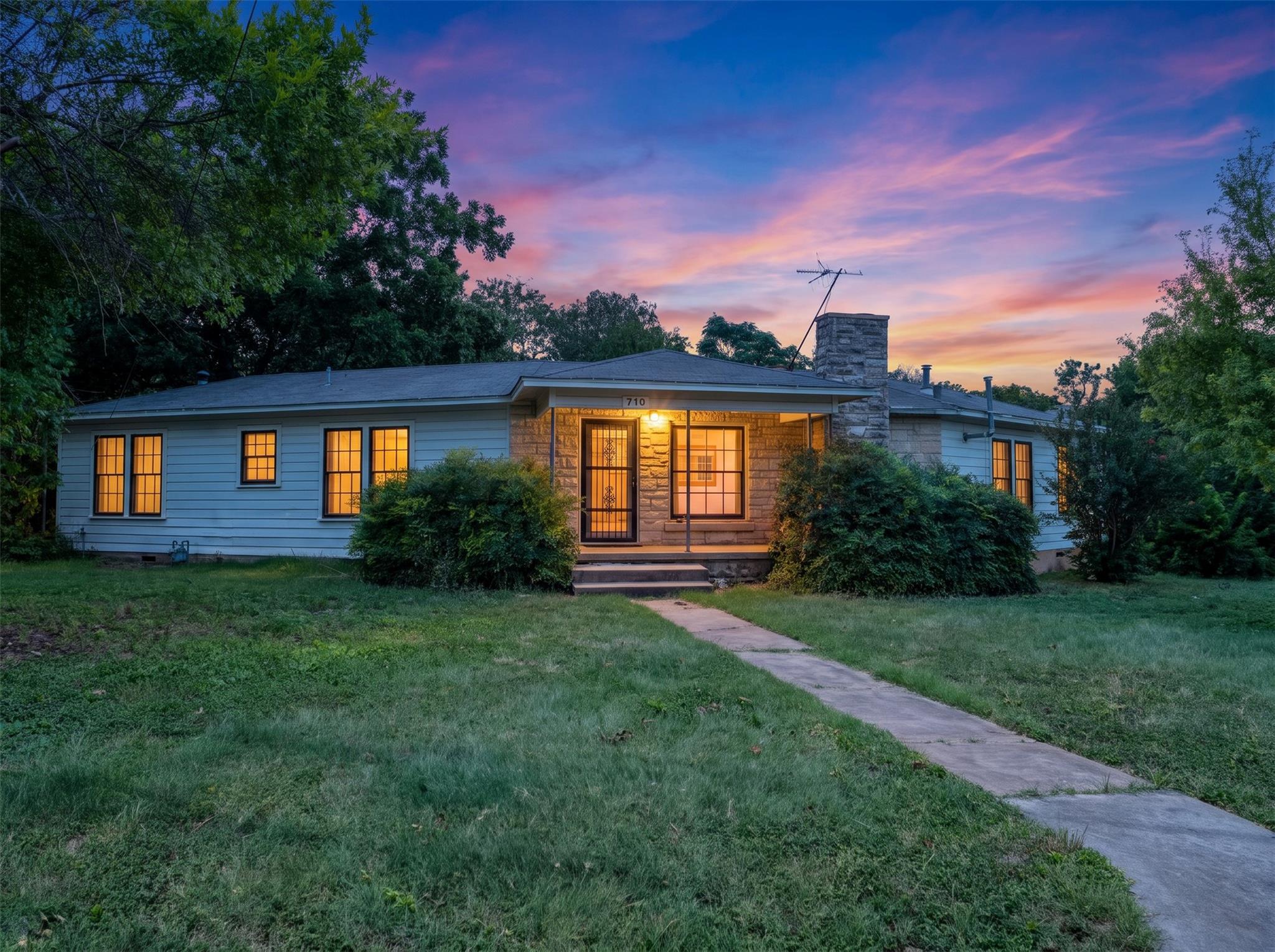 710 Austin, Round Rock, TX 78664 — photo 1