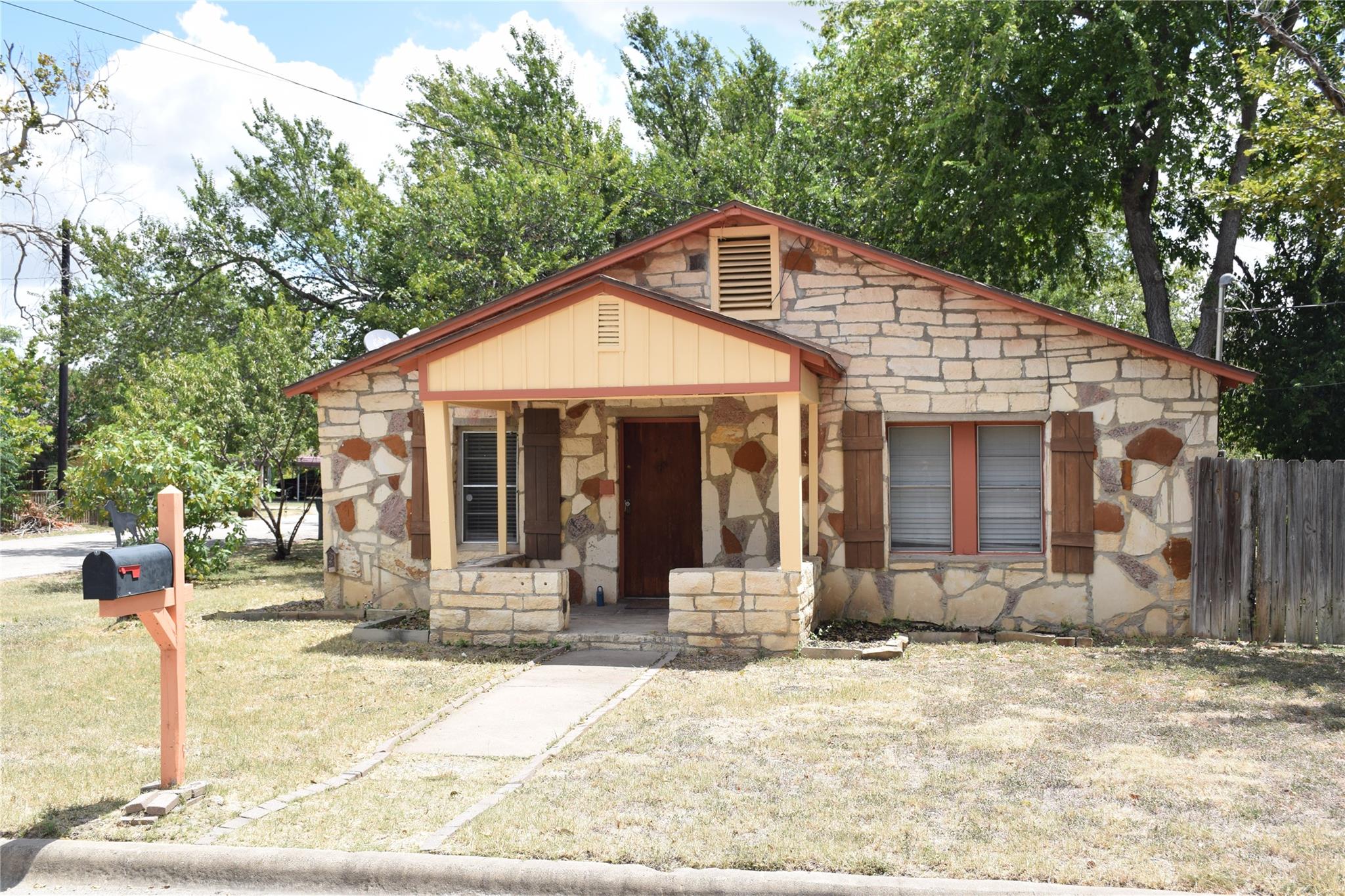 1601 Pine, Georgetown, TX 78626 — photo 1