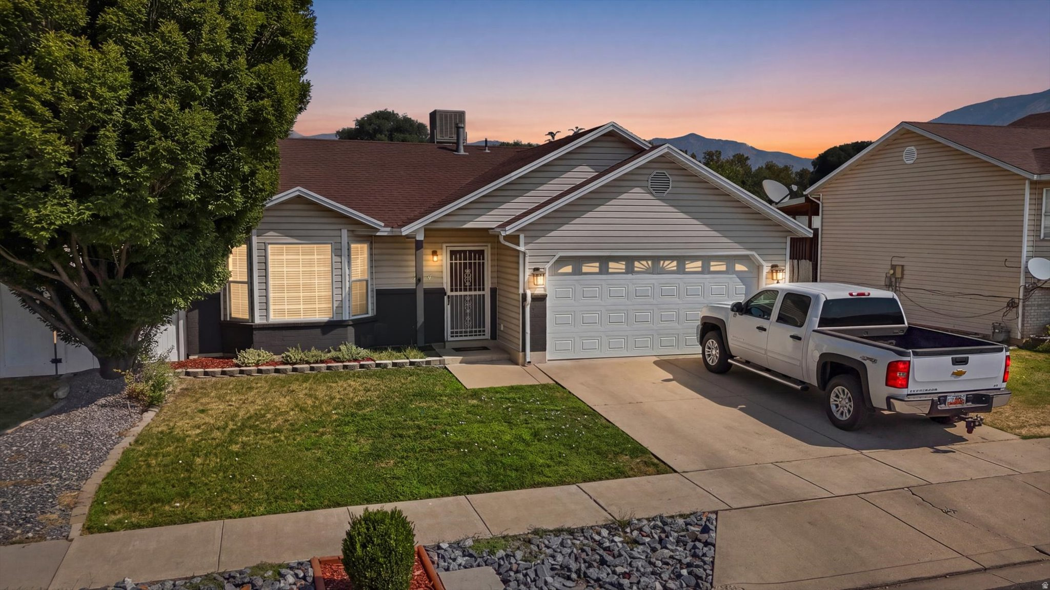 214  MEADOW VIEW DR, Ogden, UT 84404 — photo 1