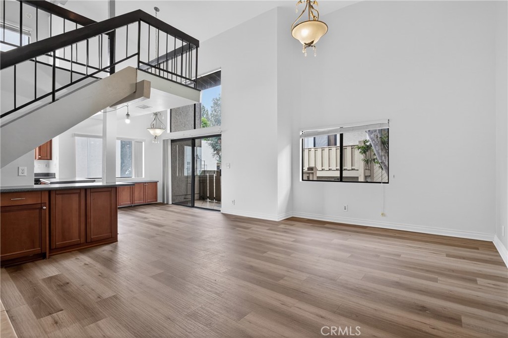 18433 Hatteras 507, Tarzana, CA 91356 — photo 1