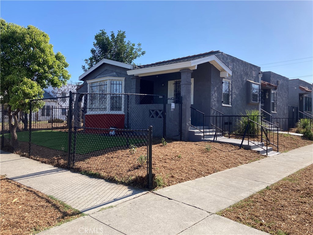 302 W 107th Street, Los Angeles, CA 90003 — photo 1
