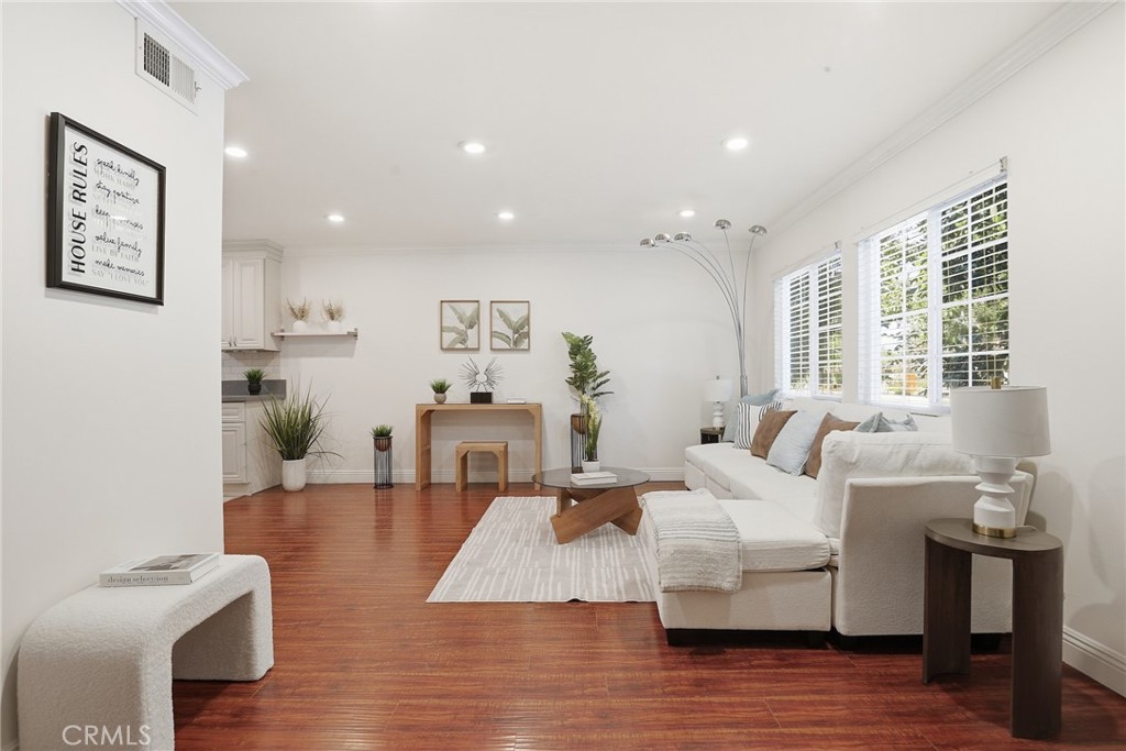 4189 Vineland Avenue 111, Studio City, CA 91602 — photo 1