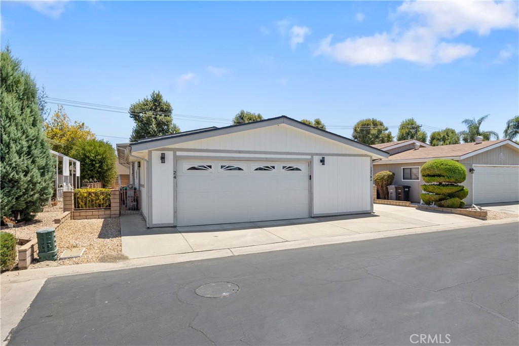 1298 Bishop, Hemet, CA 92545 — photo 1