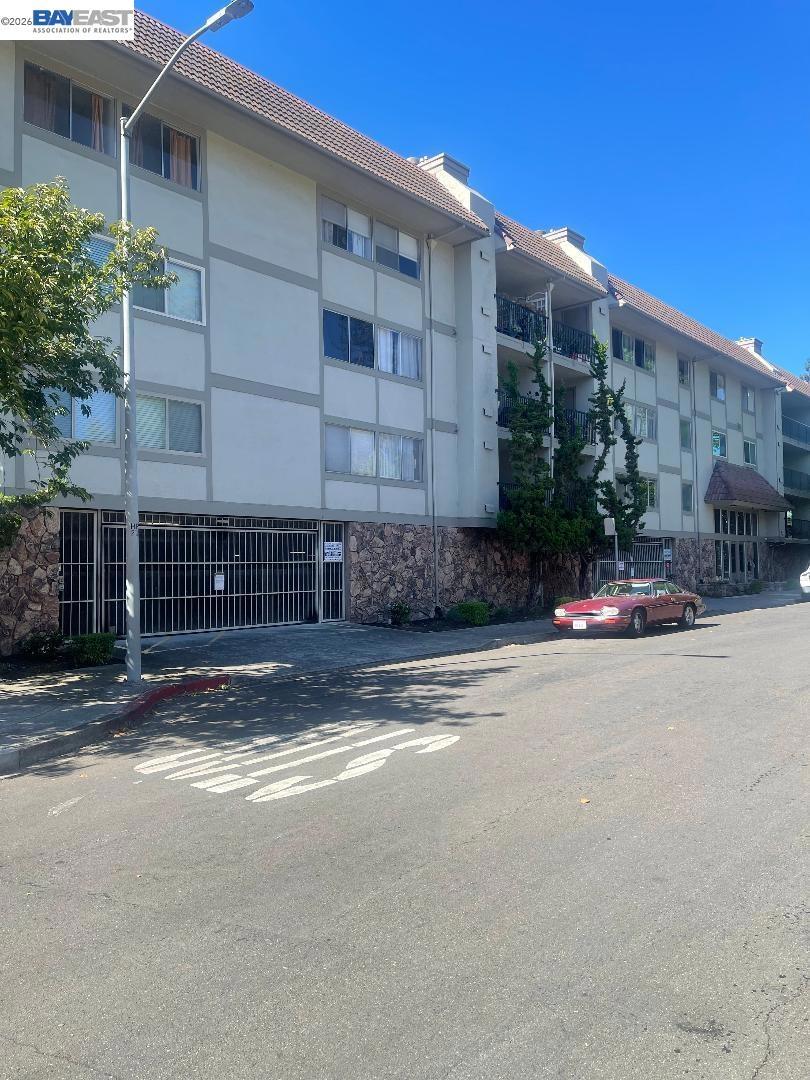 400 Davis 301, San Leandro, CA 94577 — photo 1