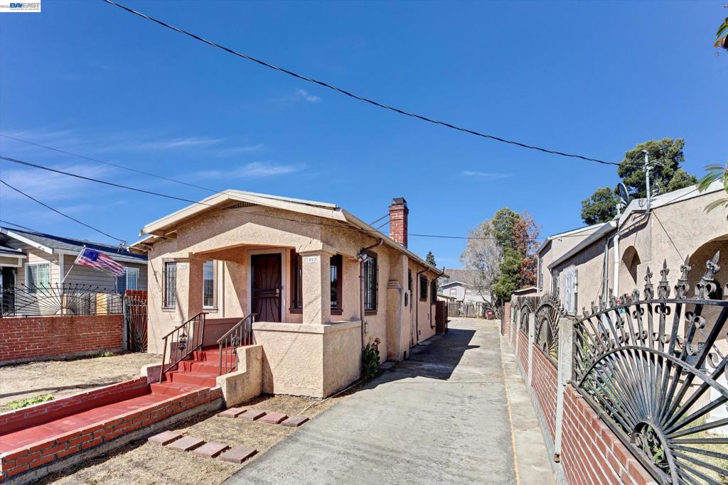 7000 Weld, Oakland, CA 94621 — photo 1