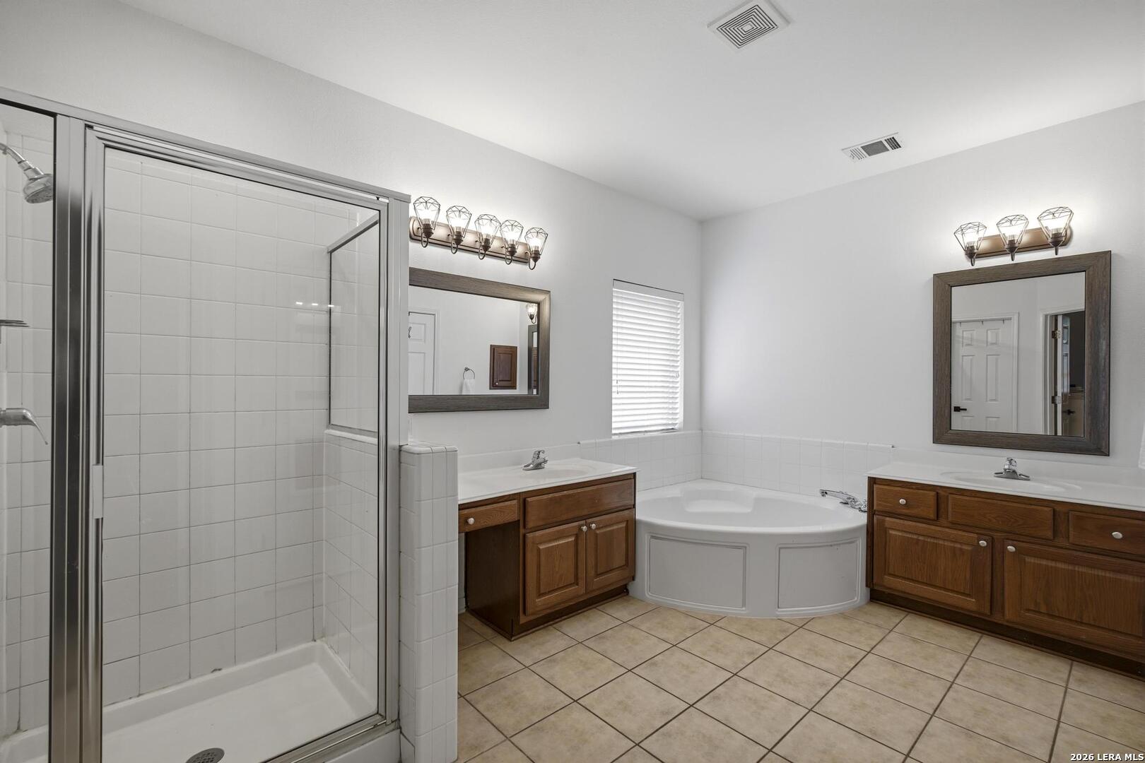 615 Hookberry Trail, ,  78256 — photo 1