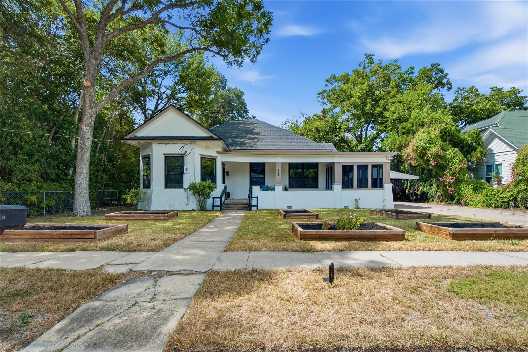 715 Saint George, Gonzales, TX 78629 — photo 1