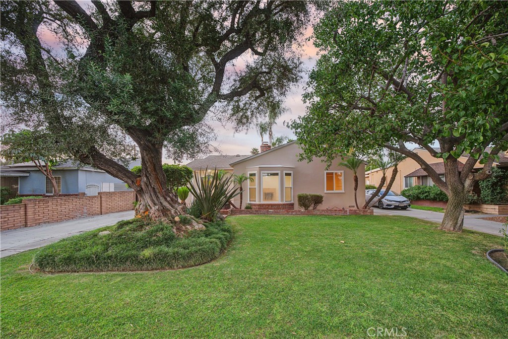 1107 E Larkwood