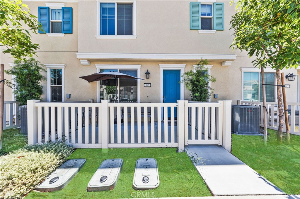 963 W Clover Avenue, Rialto, CA 92376 — photo 1