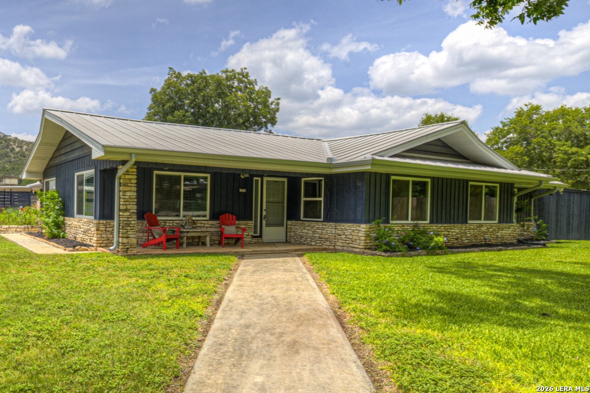 635 Riverside Path, Canyon Lake, TX 78133 — photo 1