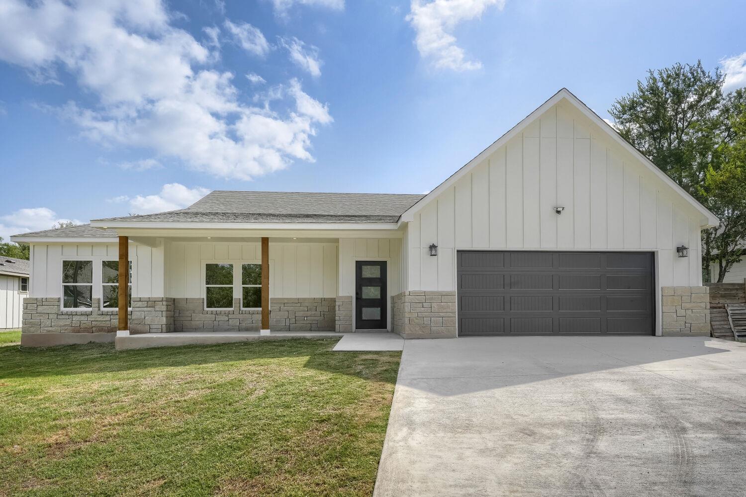 334 Nene, Bastrop, TX 78602 — photo 1