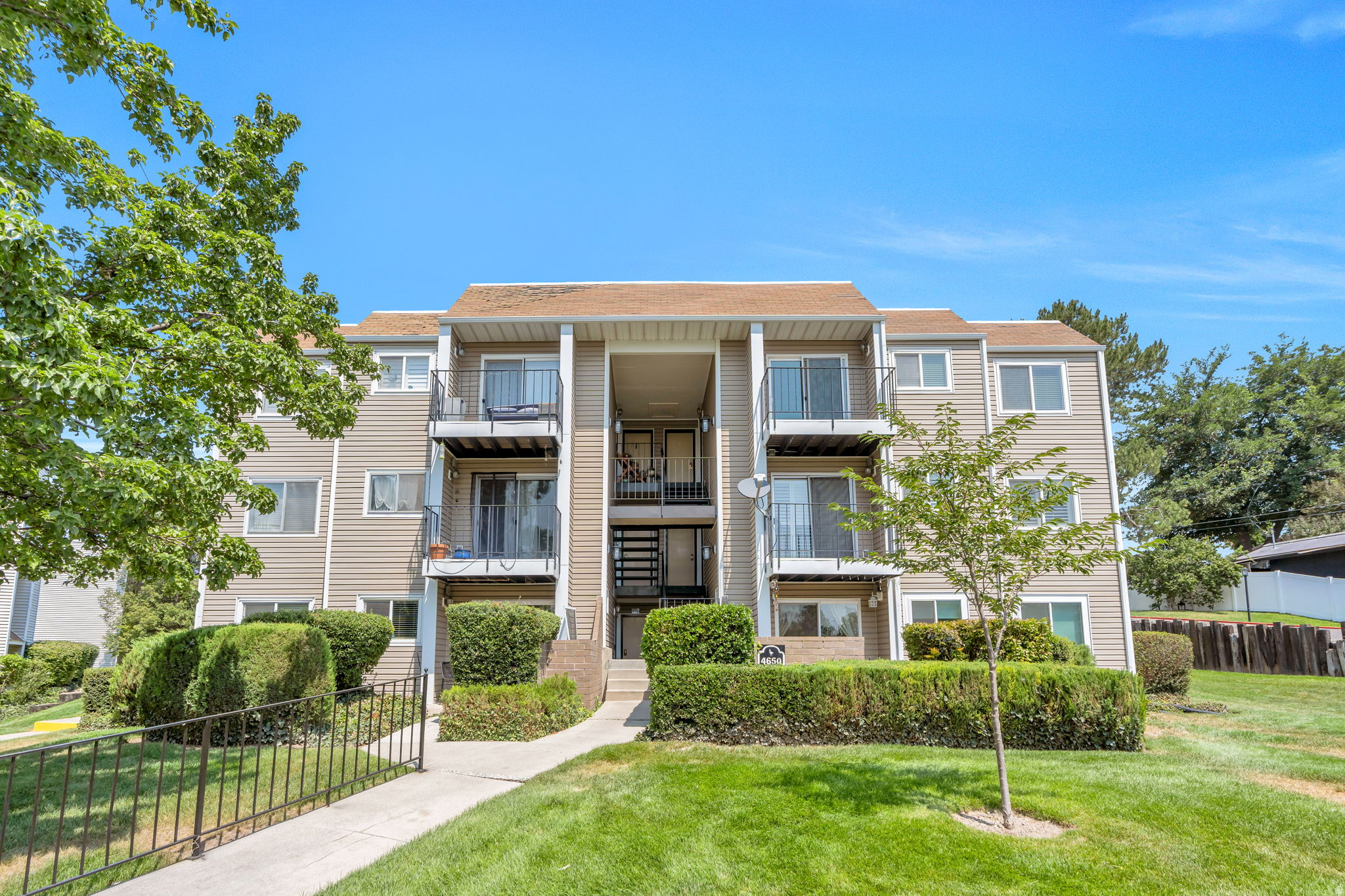 4650 S QUAIL PARK DR #F, Millcreek, UT 84117 — photo 1