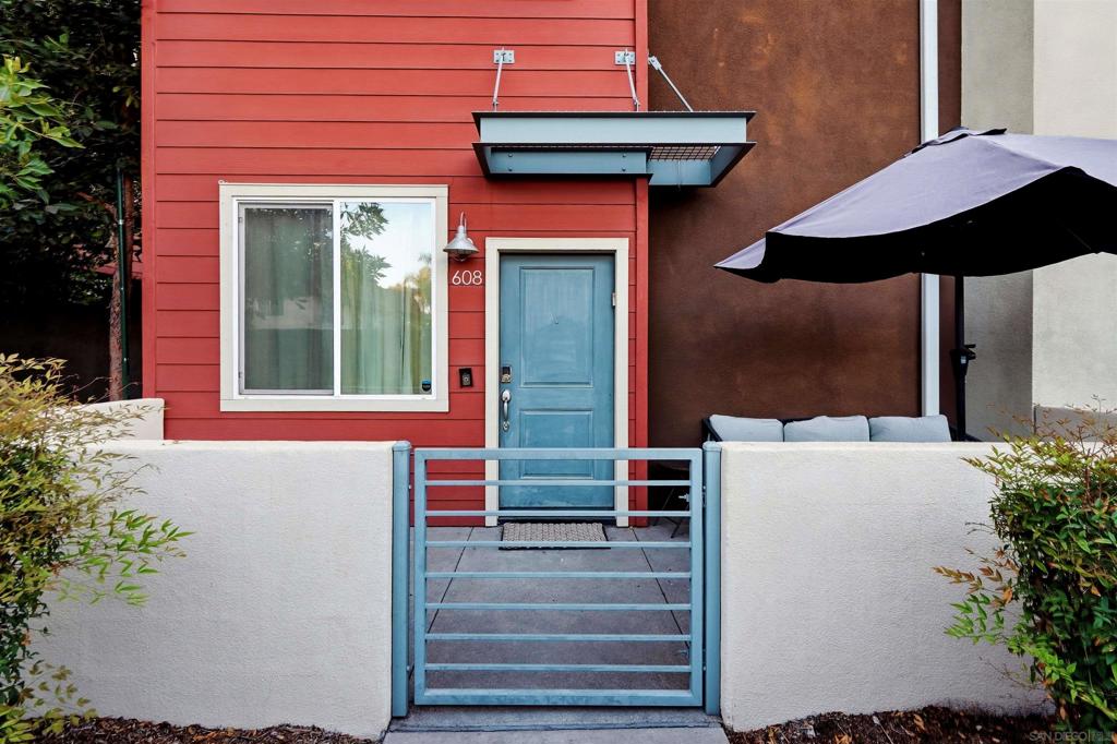325 Royal Gln 608, Escondido, CA 92025 — photo 1
