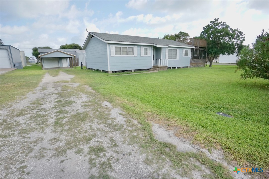 902 W Monroe Avenue, Port O'Connor, TX 77982 — photo 1