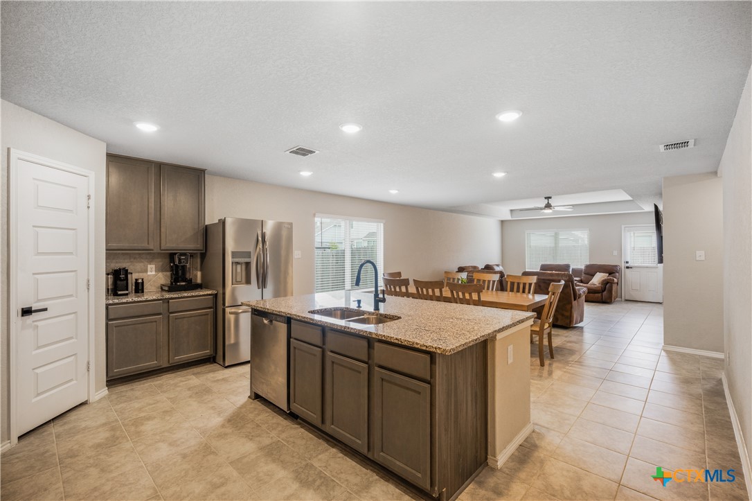 713 Angus, Seguin, TX 78155 — photo 1