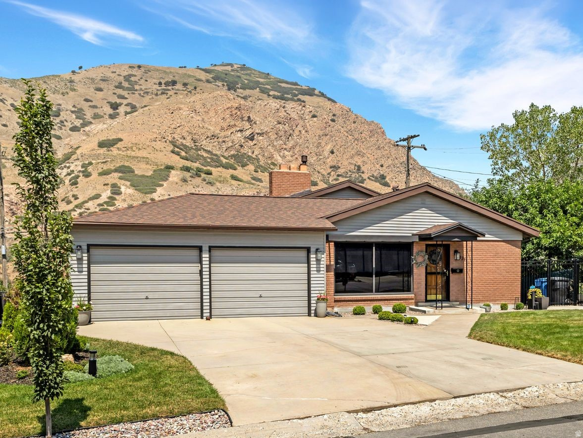 3371 E LARCHMONT DR, Salt Lake City, UT 84109 — photo 1