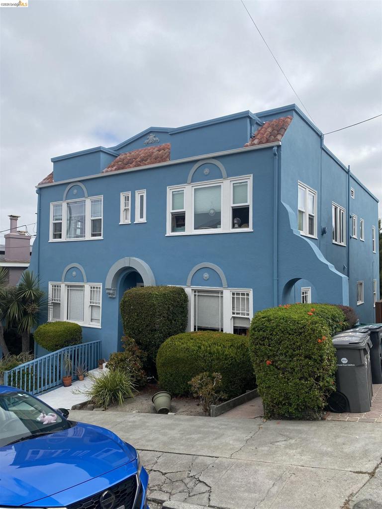 500 Fairbanks Ave, Oakland, CA 94610 — photo 1