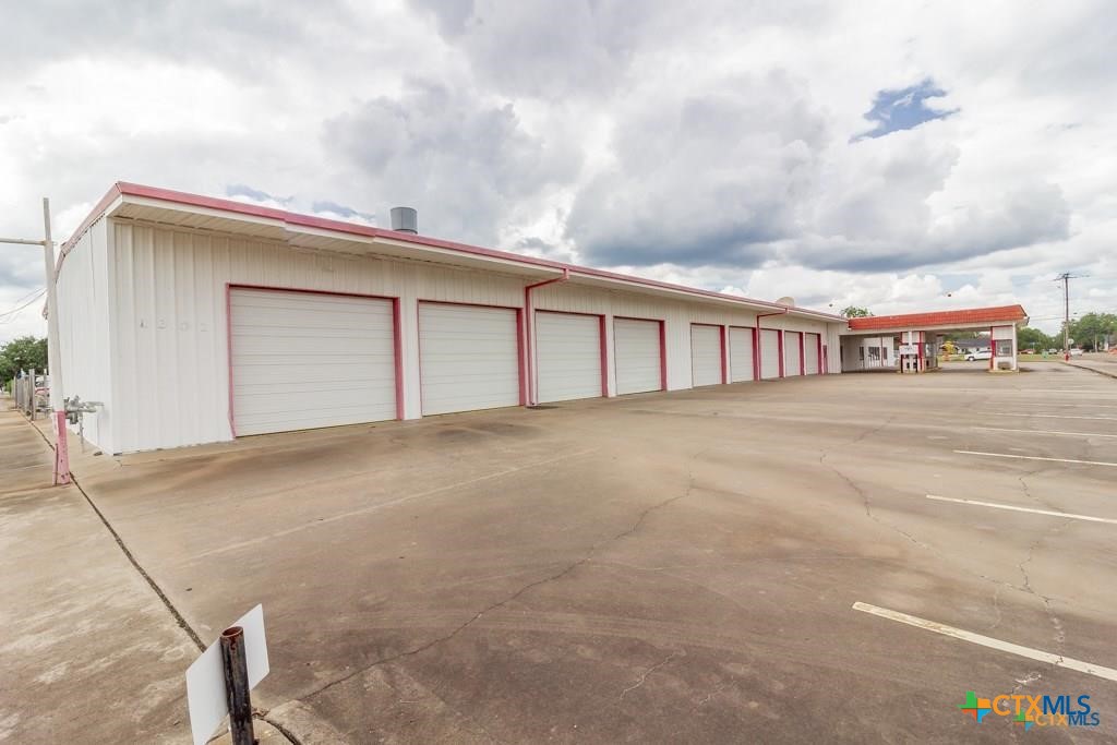1301 N East Street, Victoria, TX 77901 — photo 1