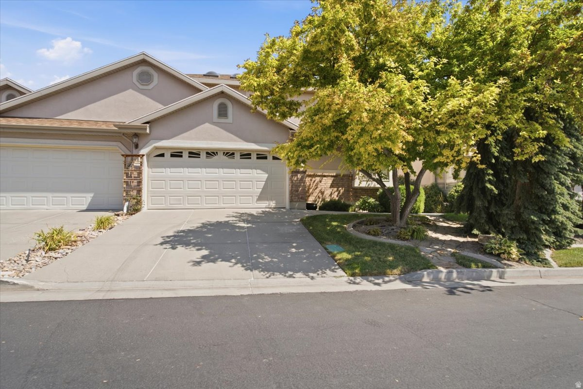 42 E HILLSBOROUGH, Pleasant View, UT 84414 — photo 1