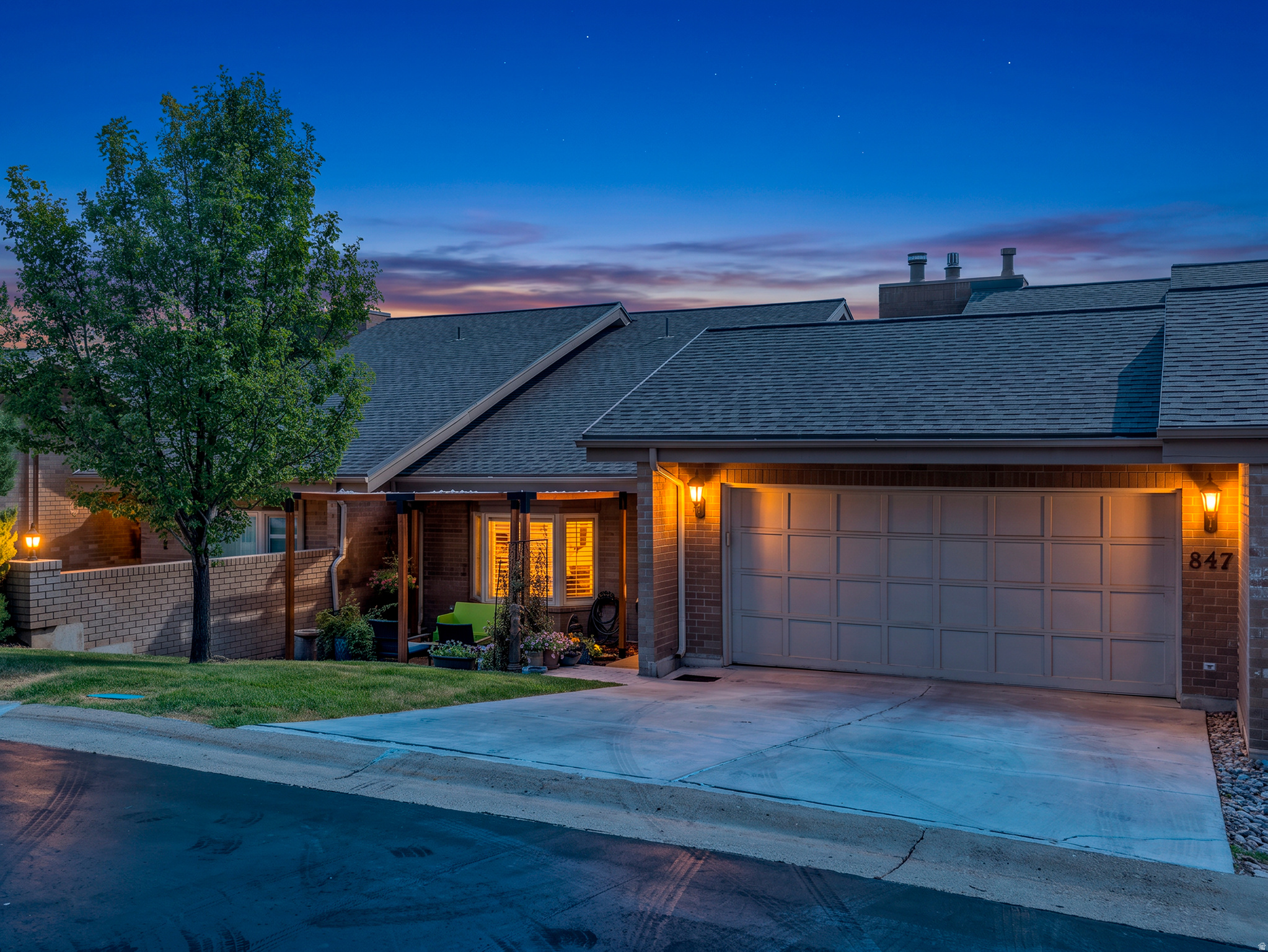 847 N JUNIPERPOINT DR, Salt Lake City, UT 84103 — photo 1