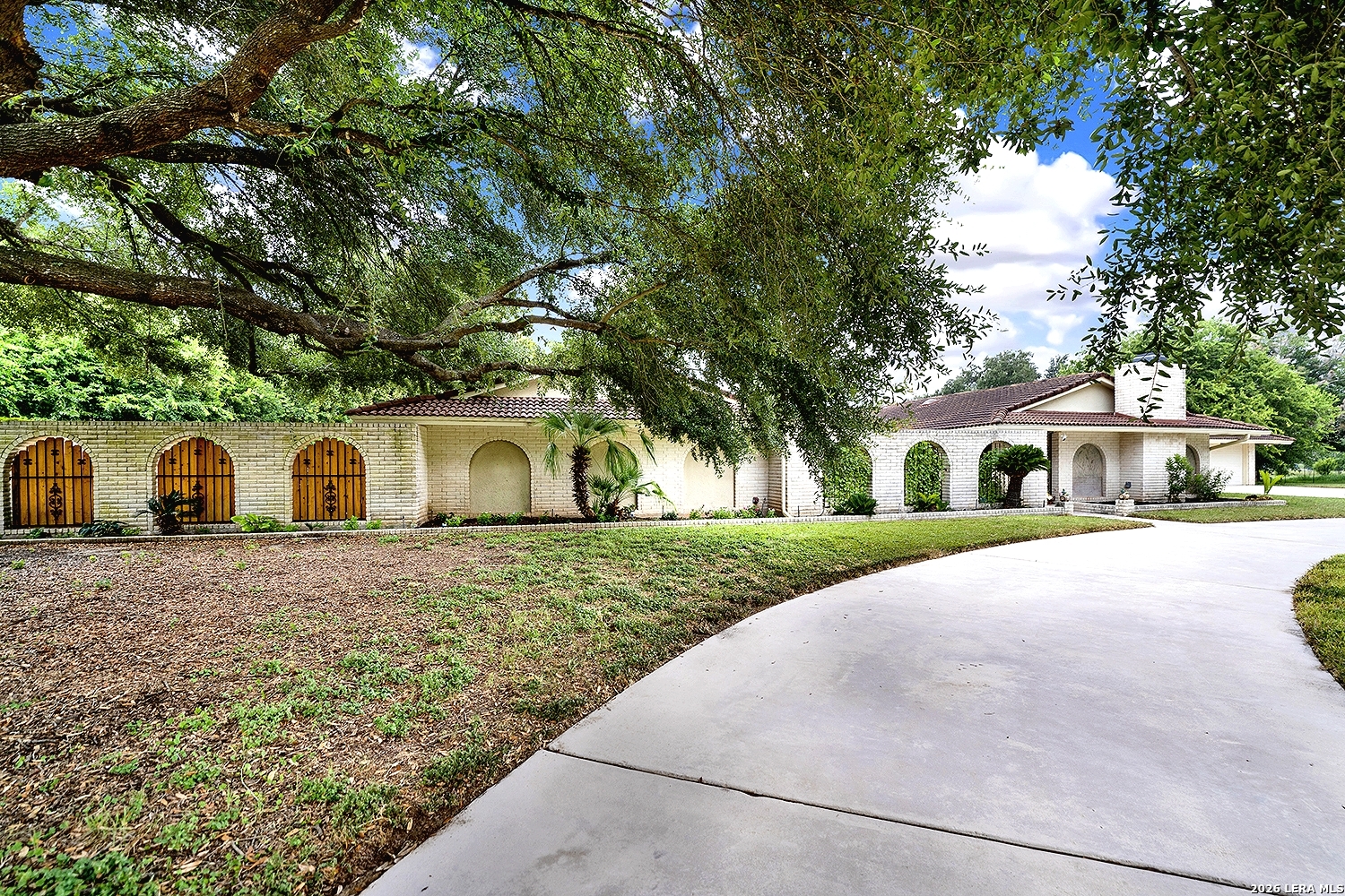 5 AUGUSTA DR, Seguin, TX 78155 — photo 1