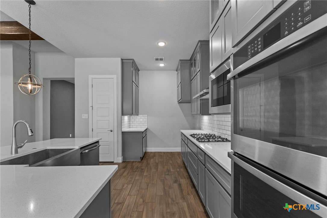 1080 Carriage, New Braunfels, TX 78132 — photo 1