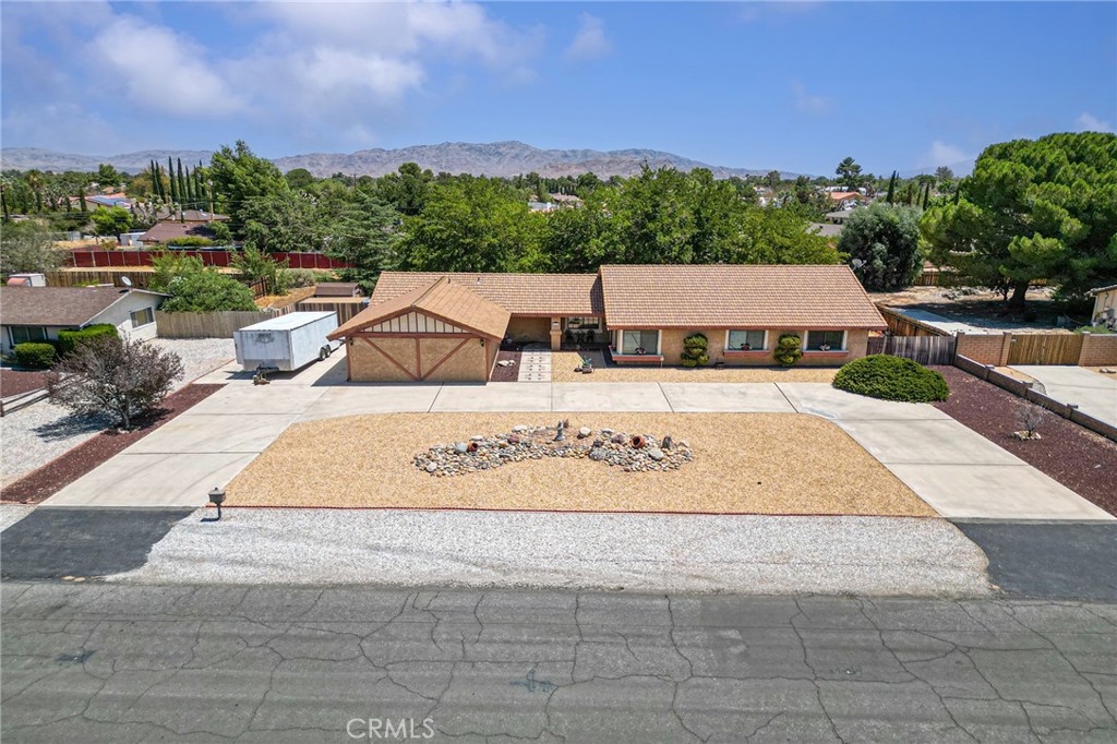 13275 Shawnee, Apple Valley, CA 92308 — photo 1