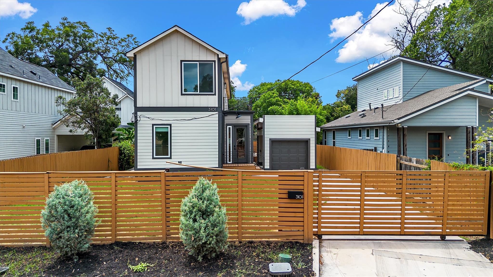 3101 Lyons, Austin, TX 78702 — photo 1