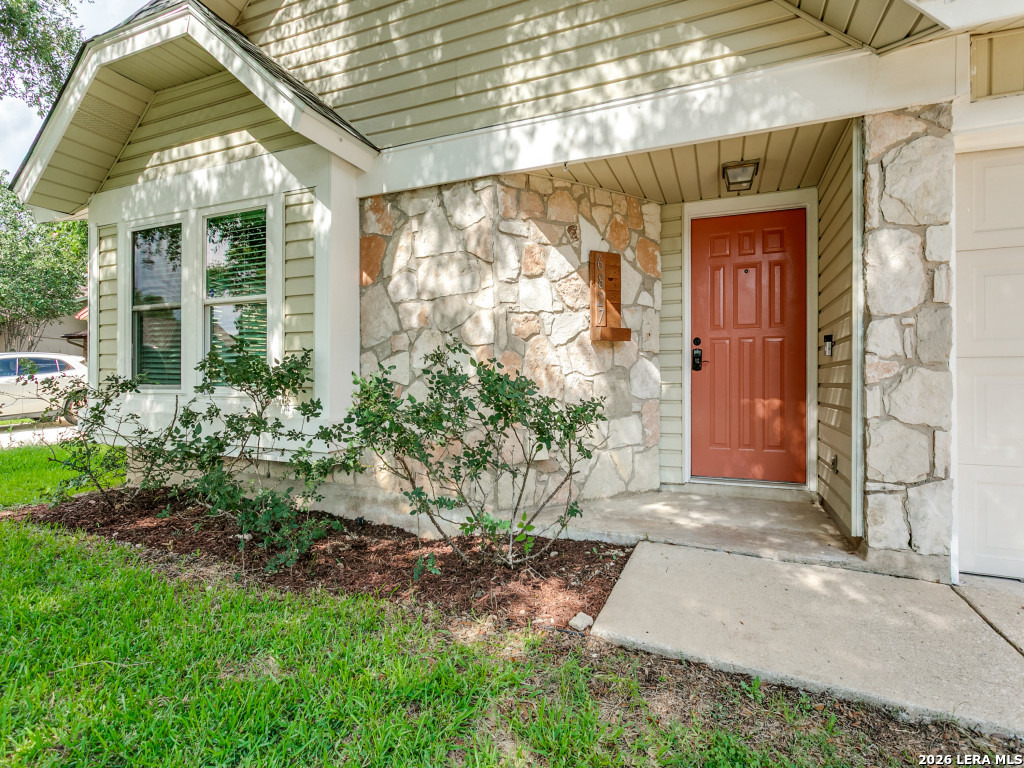 6827 COUNTRY HL, , 78240 — photo 1