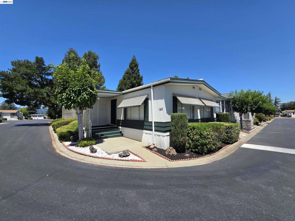 3231 Vineyard Ave, Pleasanton, CA 94566 — photo 1