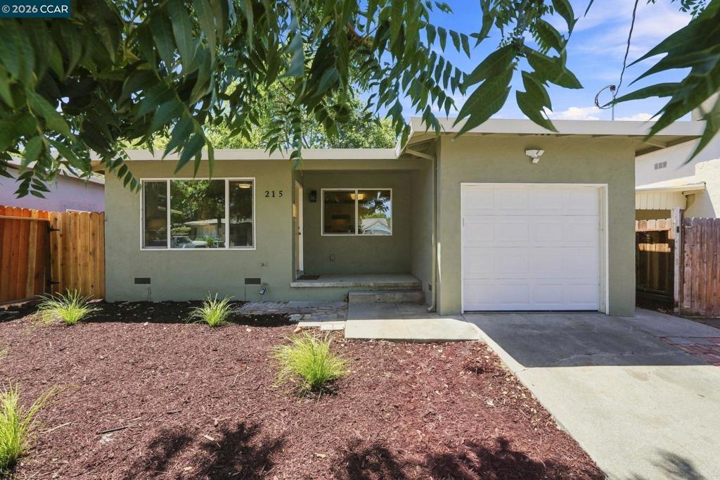 215 W 12th Street, Pittsburg, CA 94565-2462 — photo 1