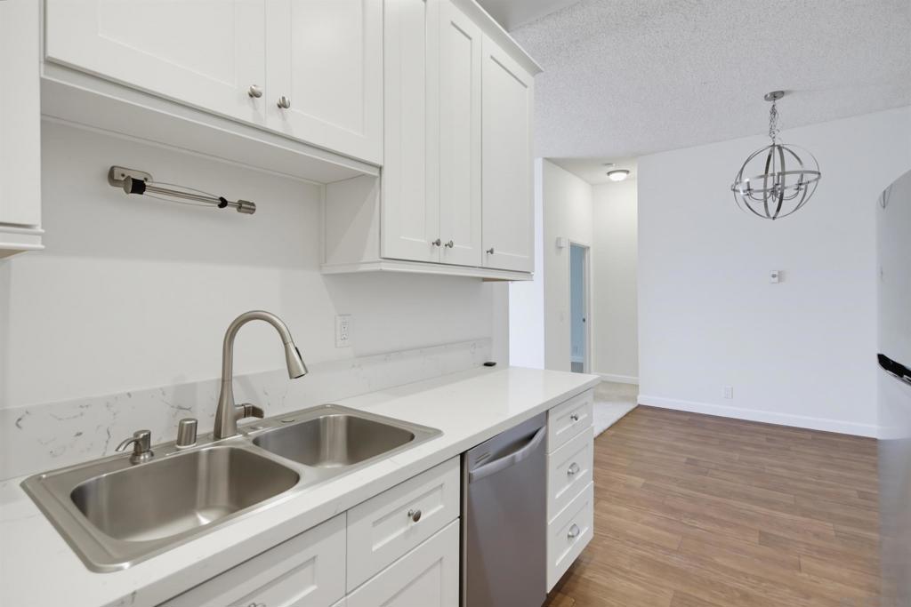8310 Regents Rd 2A, San Diego, CA 92122 — photo 1