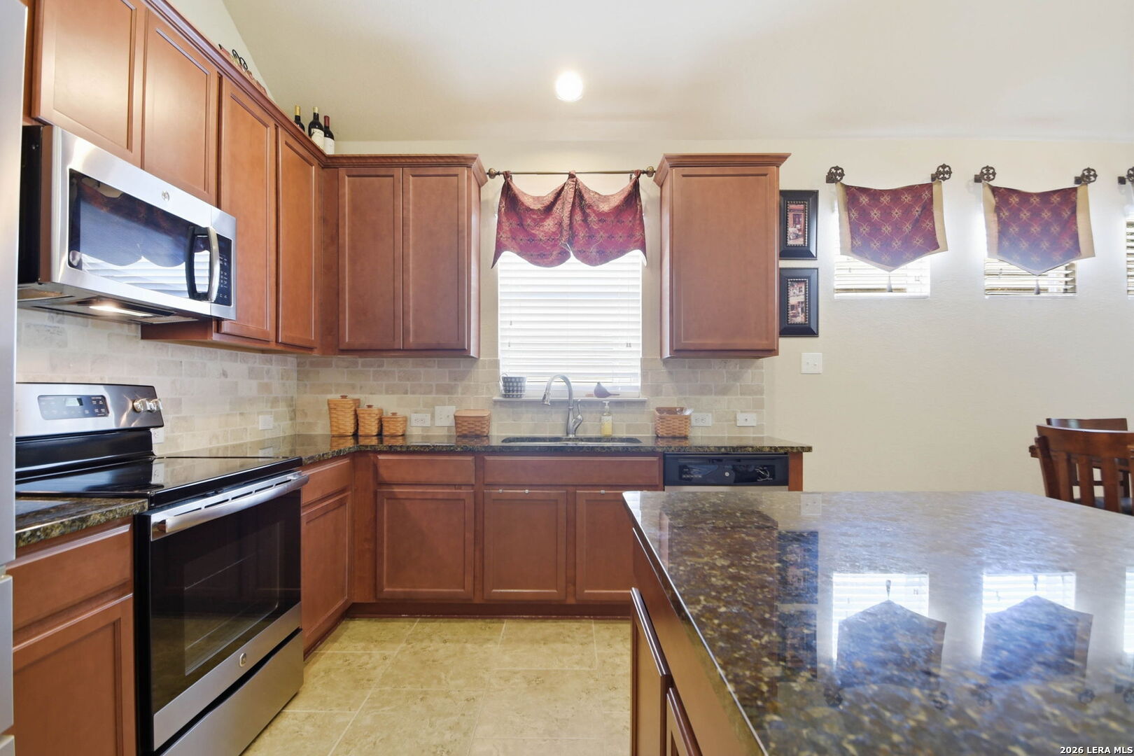 8307 BREEZY CV, , 78154 — photo 1