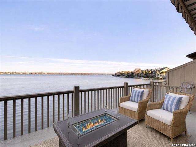104 Island Dr, Horseshoe Bay, TX 78657 — photo 1