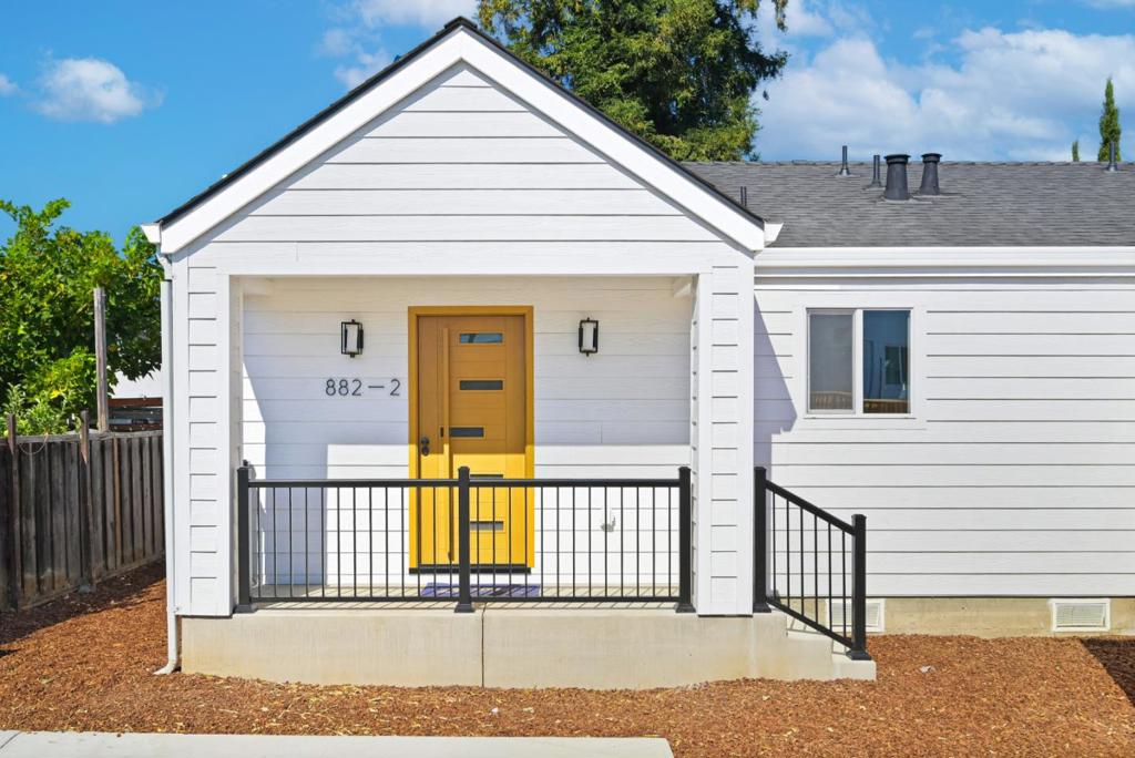 882 S Almaden Avenue 2, San Jose, CA 95110 — photo 1